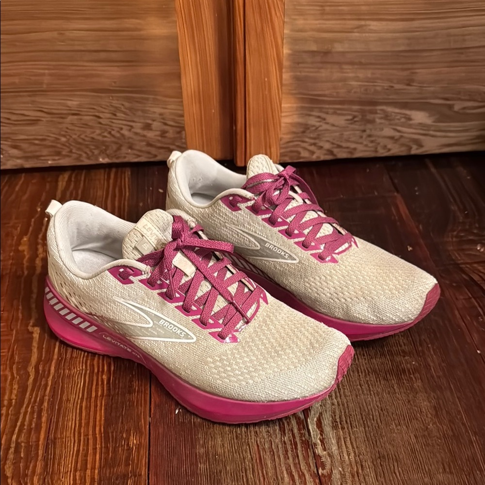 Brooks levitate Women's Running Shoes - White and Purple